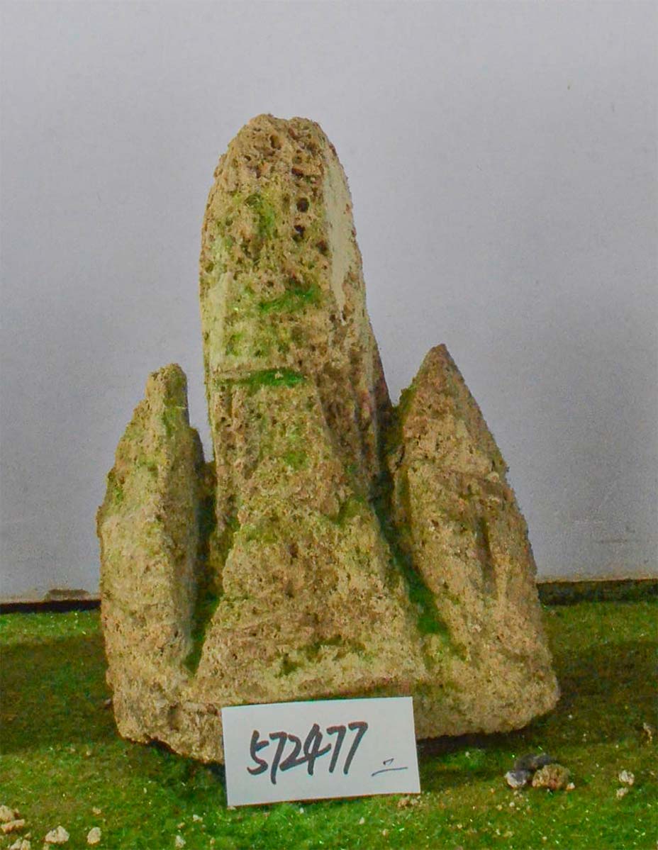 572477